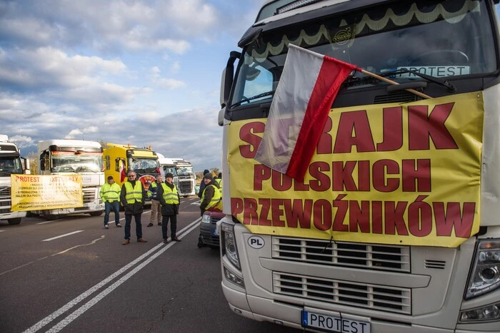 Польські перевізники анонсували протест біля кордону з Україною