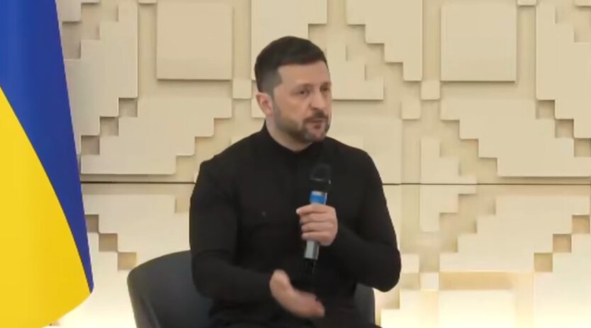Зеленський: Росія продовжує наступальні дії на всіх напрямках фронту