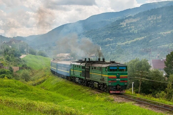 Ukrzaliznica nagle zmienia rozkład pociągów przez Karpaty