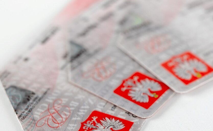 Ukrainians in Poland were told which documents are needed to apply for a work residence card