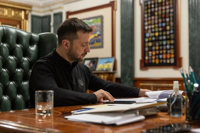 Зеленский наградил более 30 медийщиков ко Дню журналиста