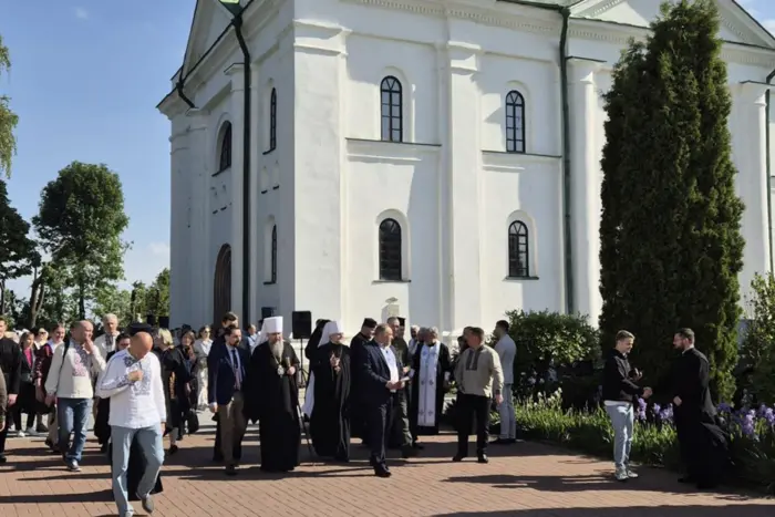 Die Orthodoxe Kirche hat offiziell die Uspenski-Kathedrale in Kanew erhalten