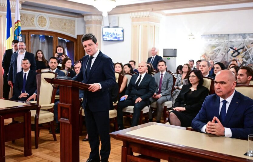Президент Румунії: ключова мета нового уряду - подолання бюджетної кризи