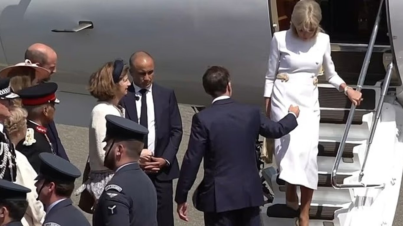 New misunderstanding between the Macron couple — a moment caught on camera