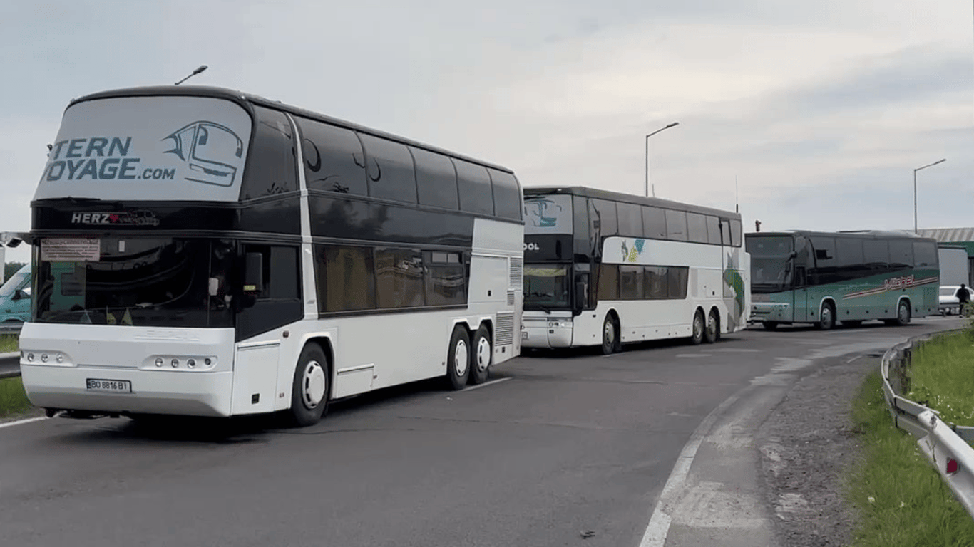 Na jednym z przejść granicznych ograniczą przepustowość autobusów — przyczyny
