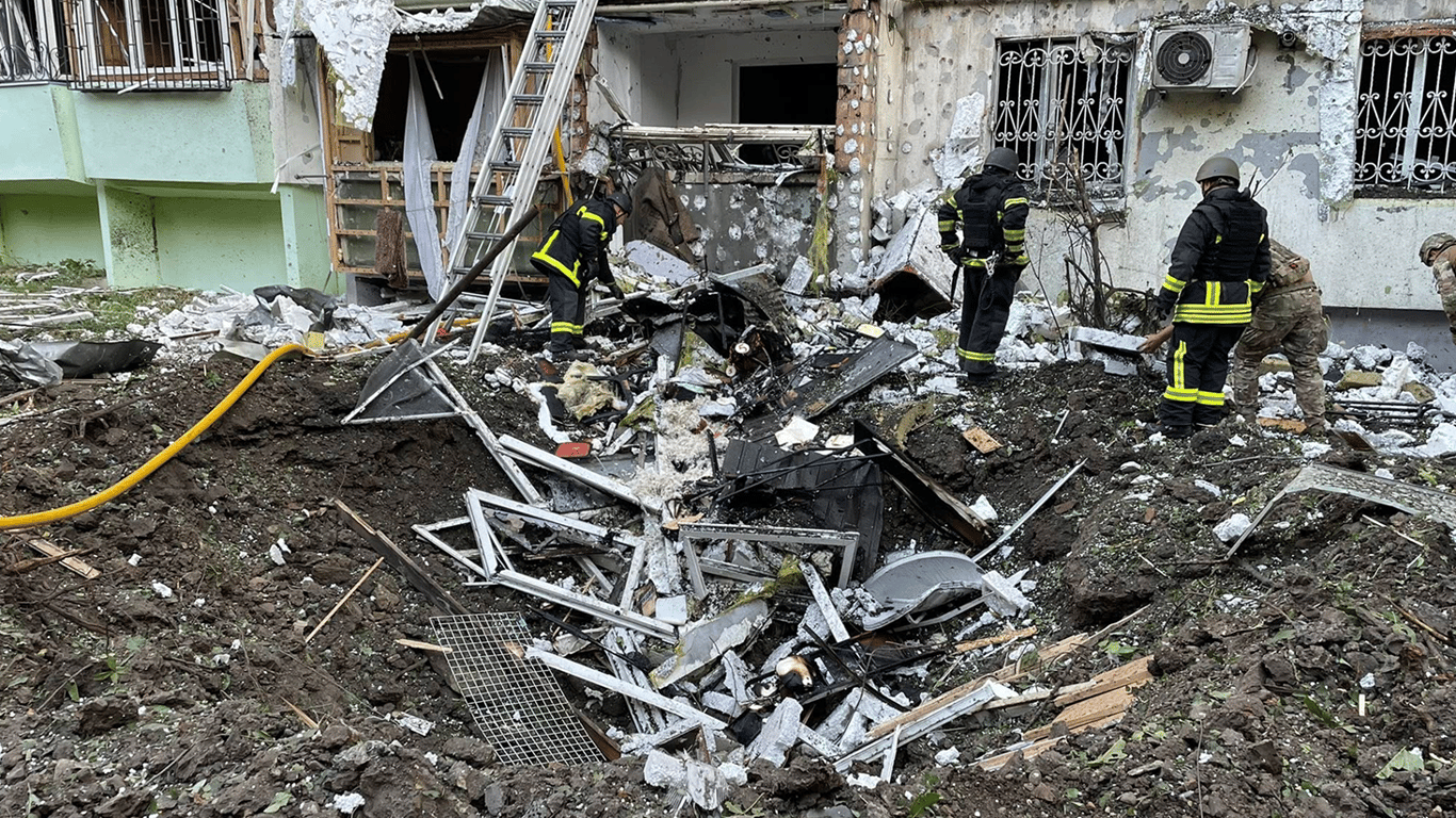 Consequences of the Russian strike on Chernivtsi — the OVA showed photos
