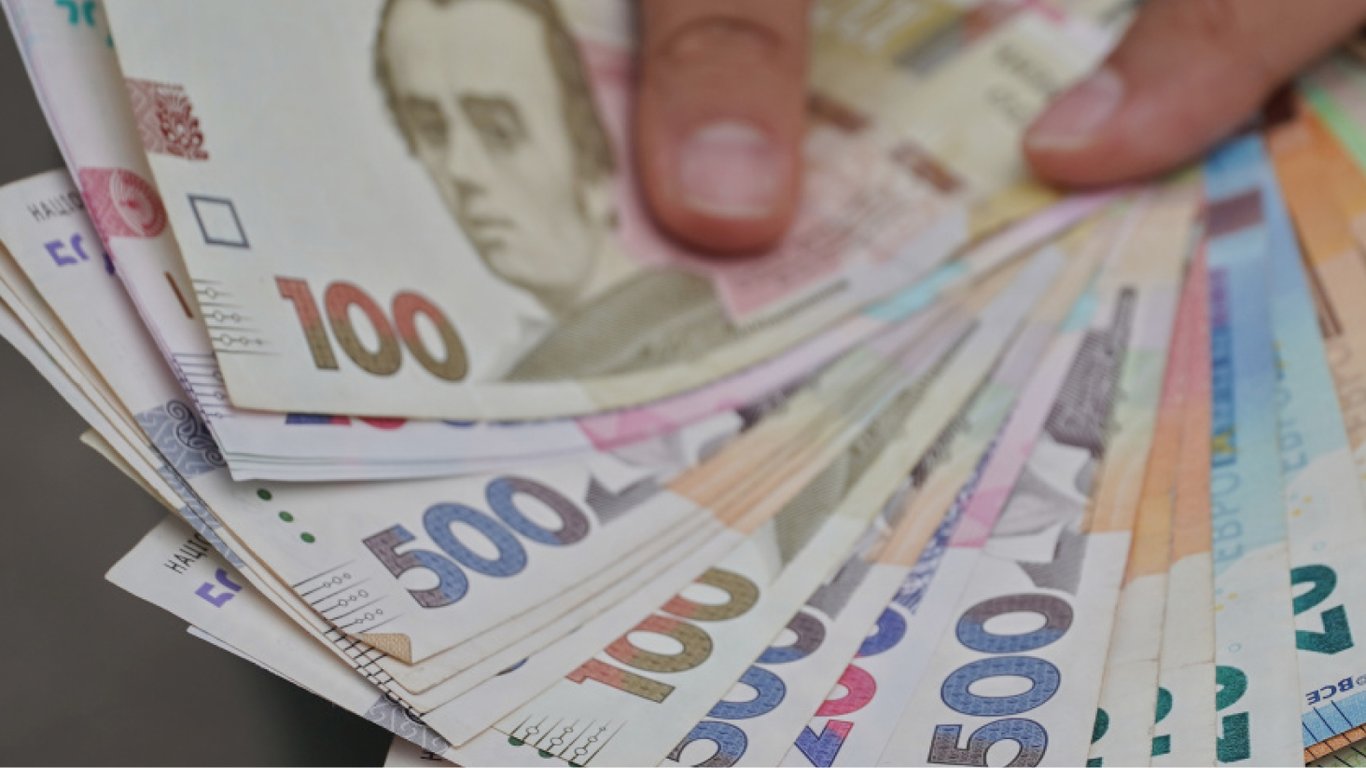Пенсіонерам доплатять 1,2 тис. грн у 2025 році — хто має право