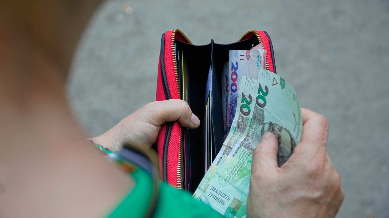 Вже з 1 серпня — який важливий податок скасують для українців