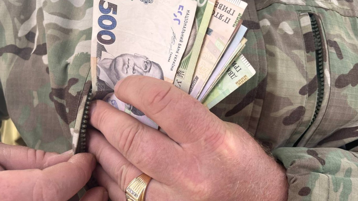 Виплати в ЗСУ — хто може отримати матеріальну допомогу у липні