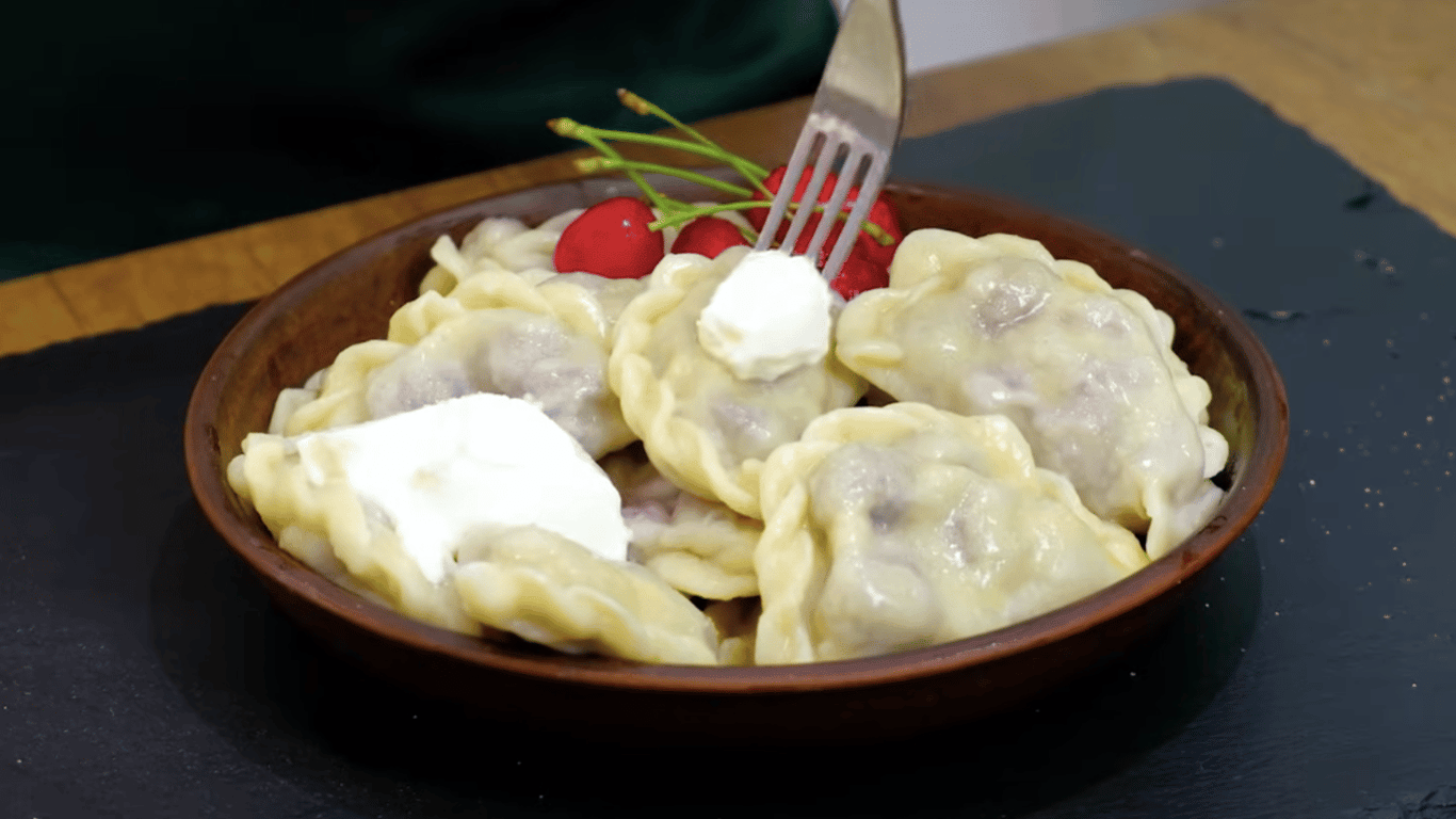 Вареники с вишней, как у бабушки — тесто с начинкой не рвется