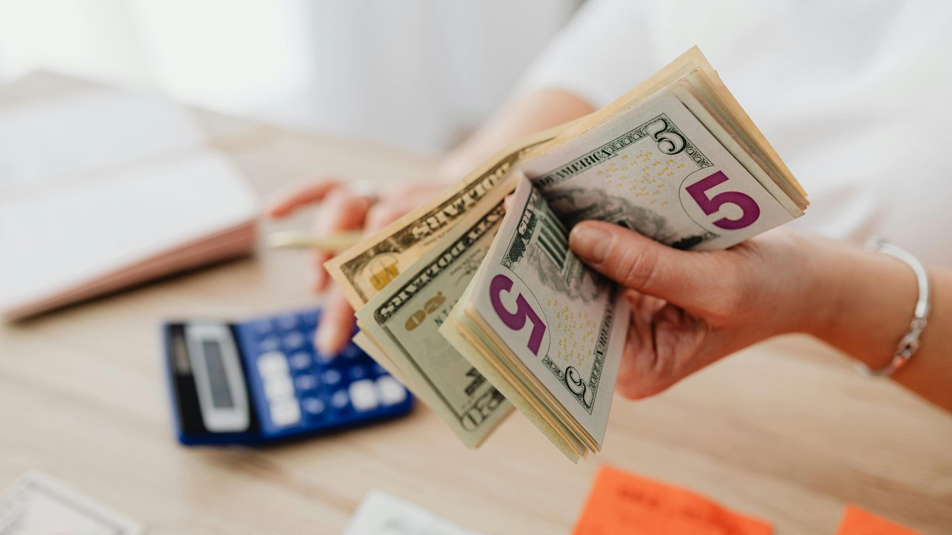 Hryvnia and the Big Mac Index - What's Wrong with the Dollar Exchange Rate in Ukraine