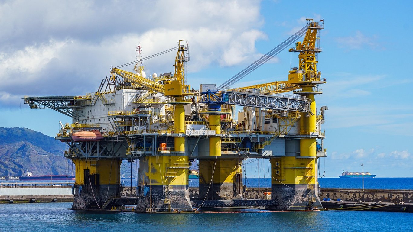 Secrets of the Shelf - The Shallowest Depths Where Oil Lies in the Sea